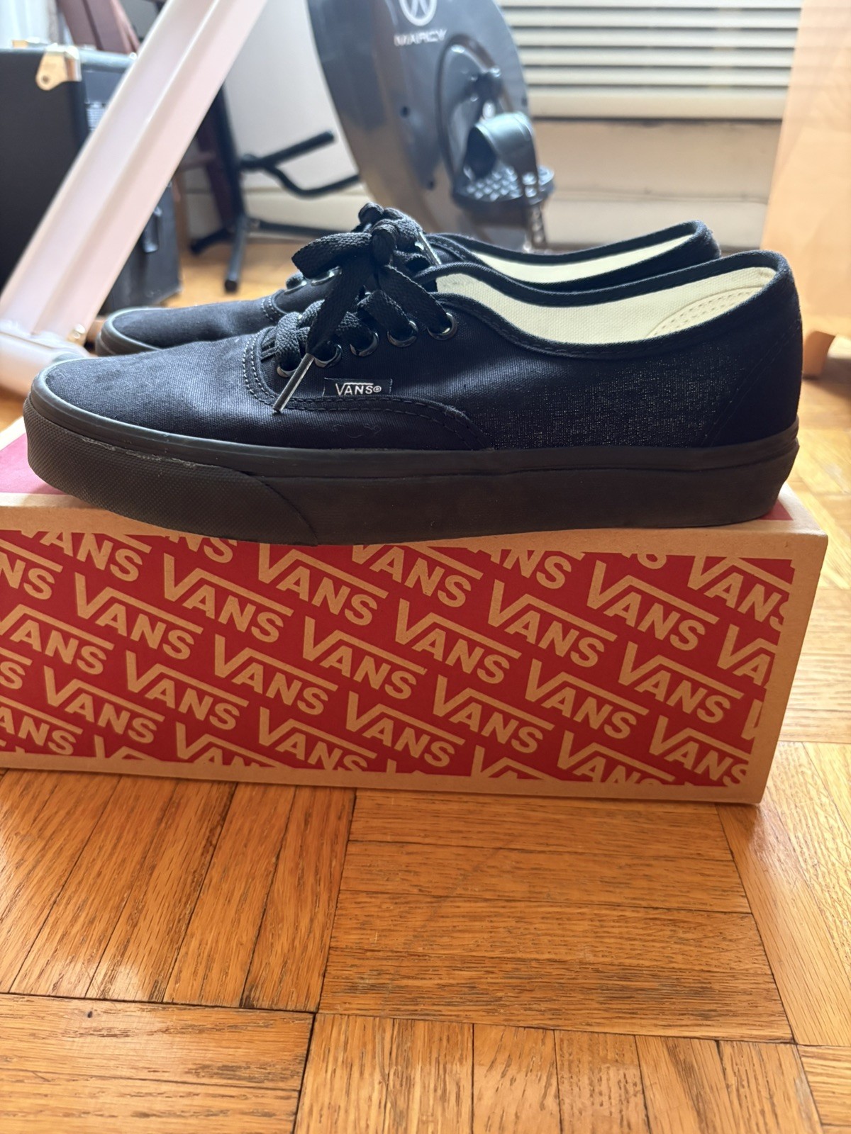 Vans Authentic All Black EUC - Men’s Size 7 Vans Authentic All Black EUC - Men’s Size 7