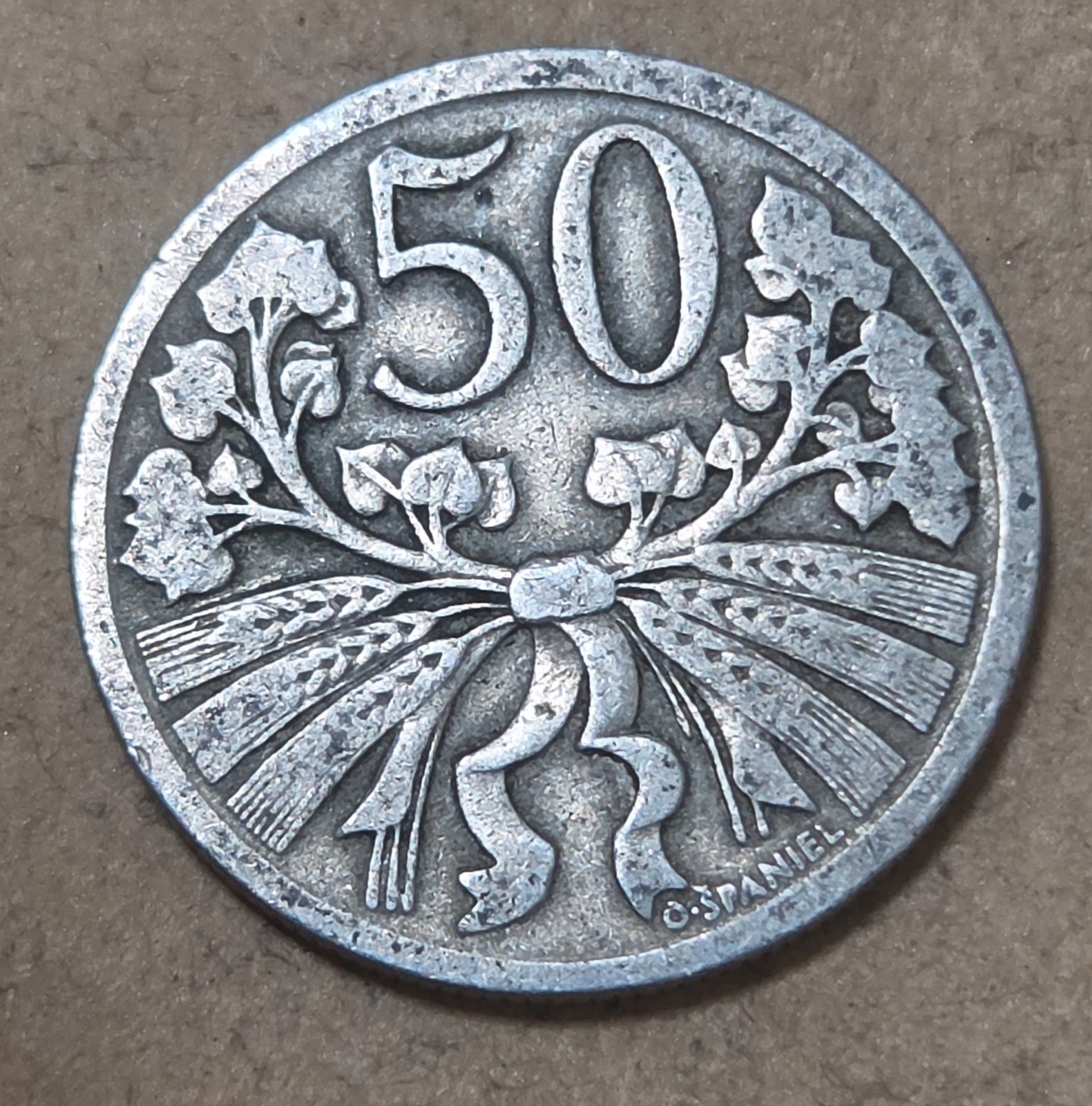 CZECHOSLOVAKIA 🇨🇿 FIFTY (50) HALÉŘŮ COIN 1922
