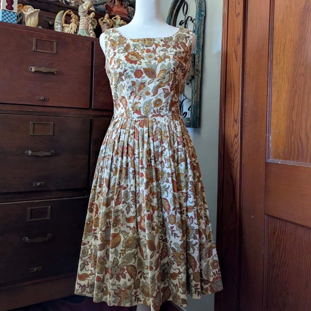 Vintage 60s autumn paisley print dress small The Villager MCM pleated