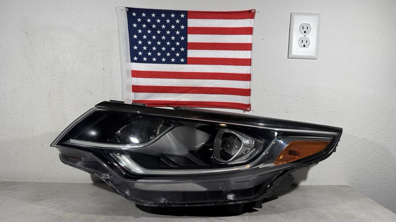 2019 - 2020 Kia Optima Front Left LH Driver Side Halogen Headlight OEM