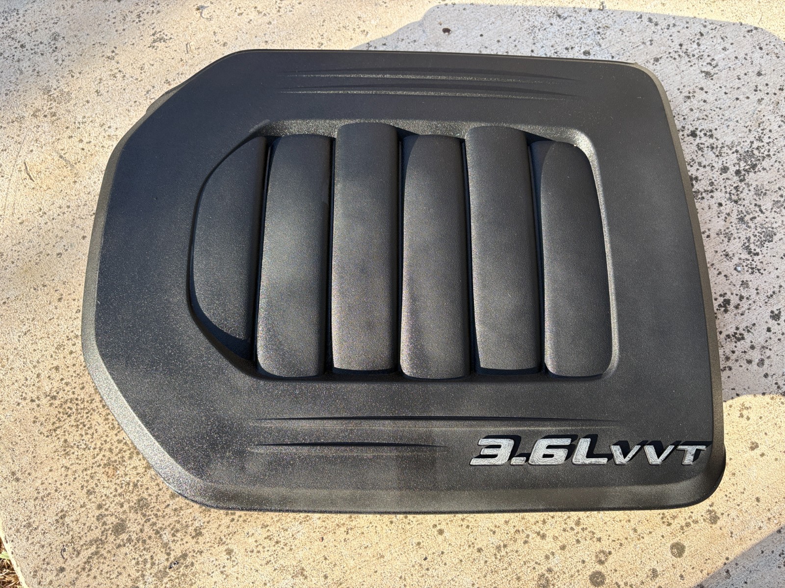 2011-2016 Chrysler Town & Country 3.6L Engine Cover OEM