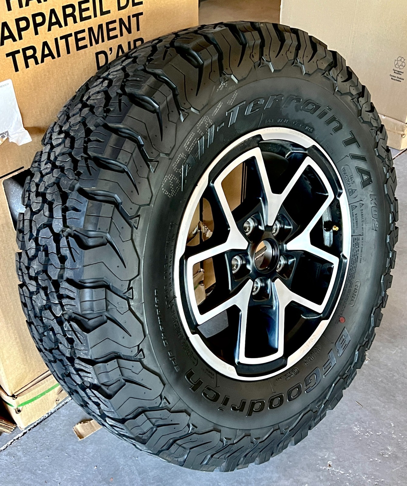 Jeep Wrangler Rubicon Wheel/Tire Gladiator Mohave BF Goodrich K02 New Takeoff Jeep Wrangler Rubicon Wheel/Tire Gladiator Mohave BF Goodrich K02 New Takeoff