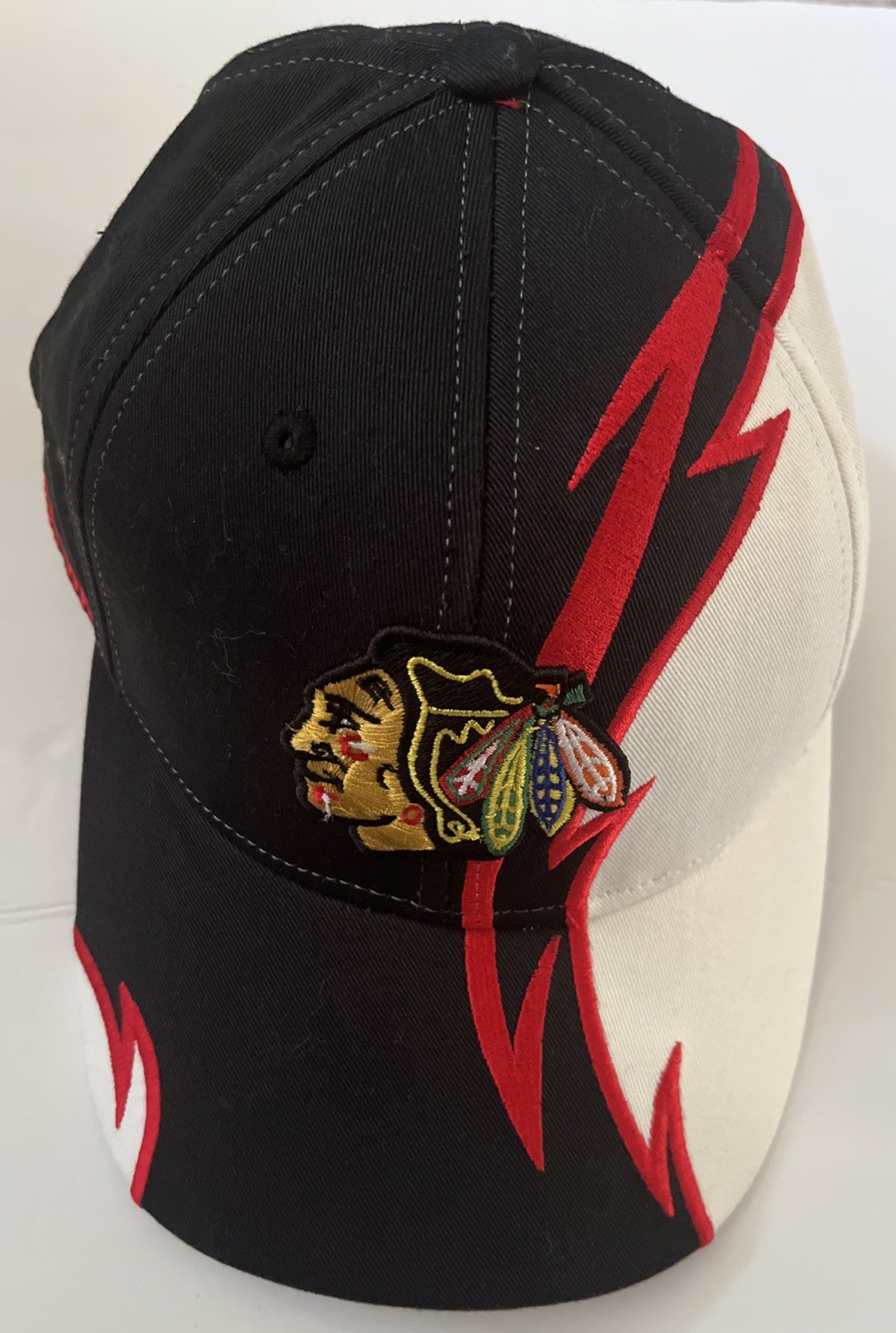 Reebok NHL Chicago Blackhawks vintage shark tooth style hat (strapback)