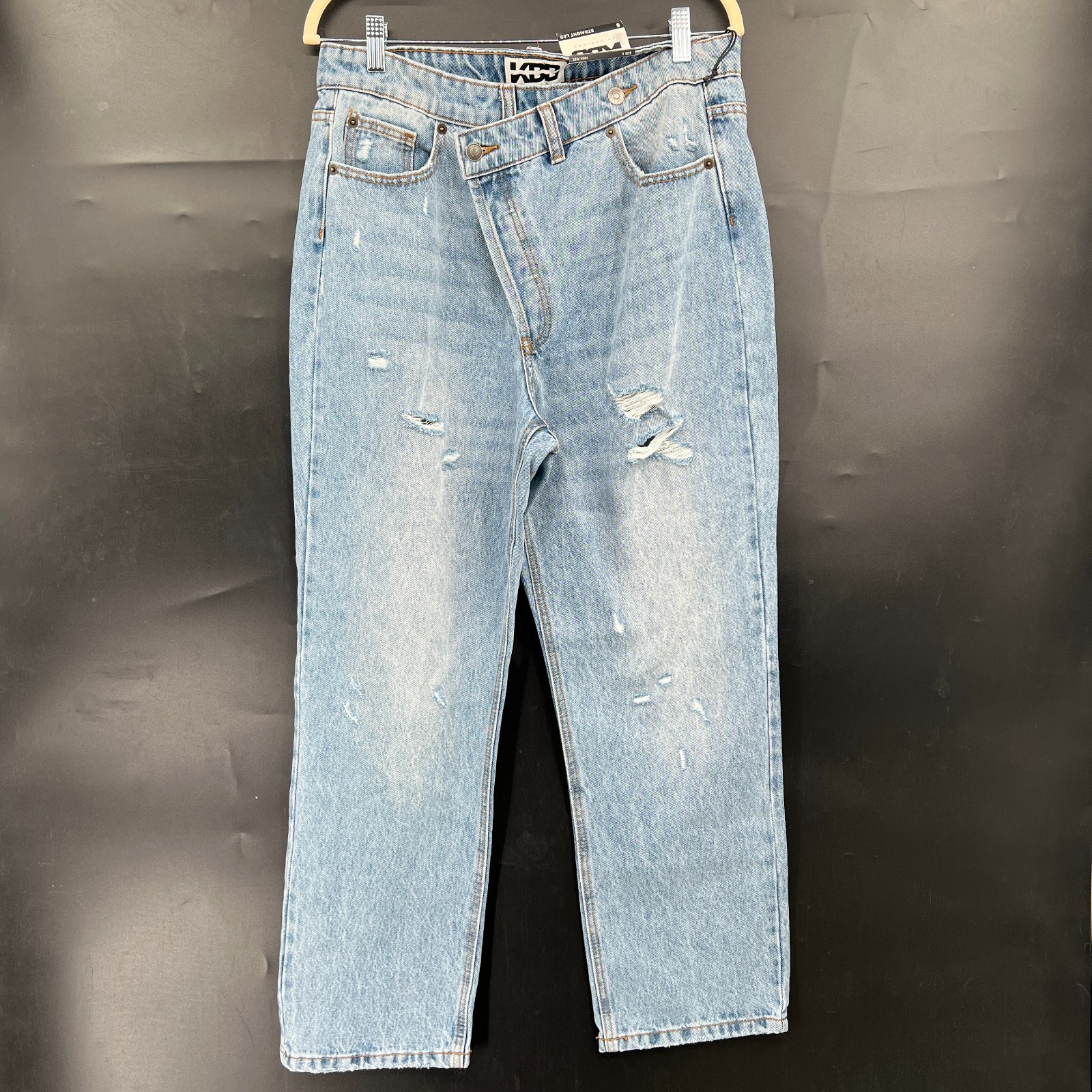 NEW KBB by Kahlana light wash crossover front distressed straight leg jeans 8