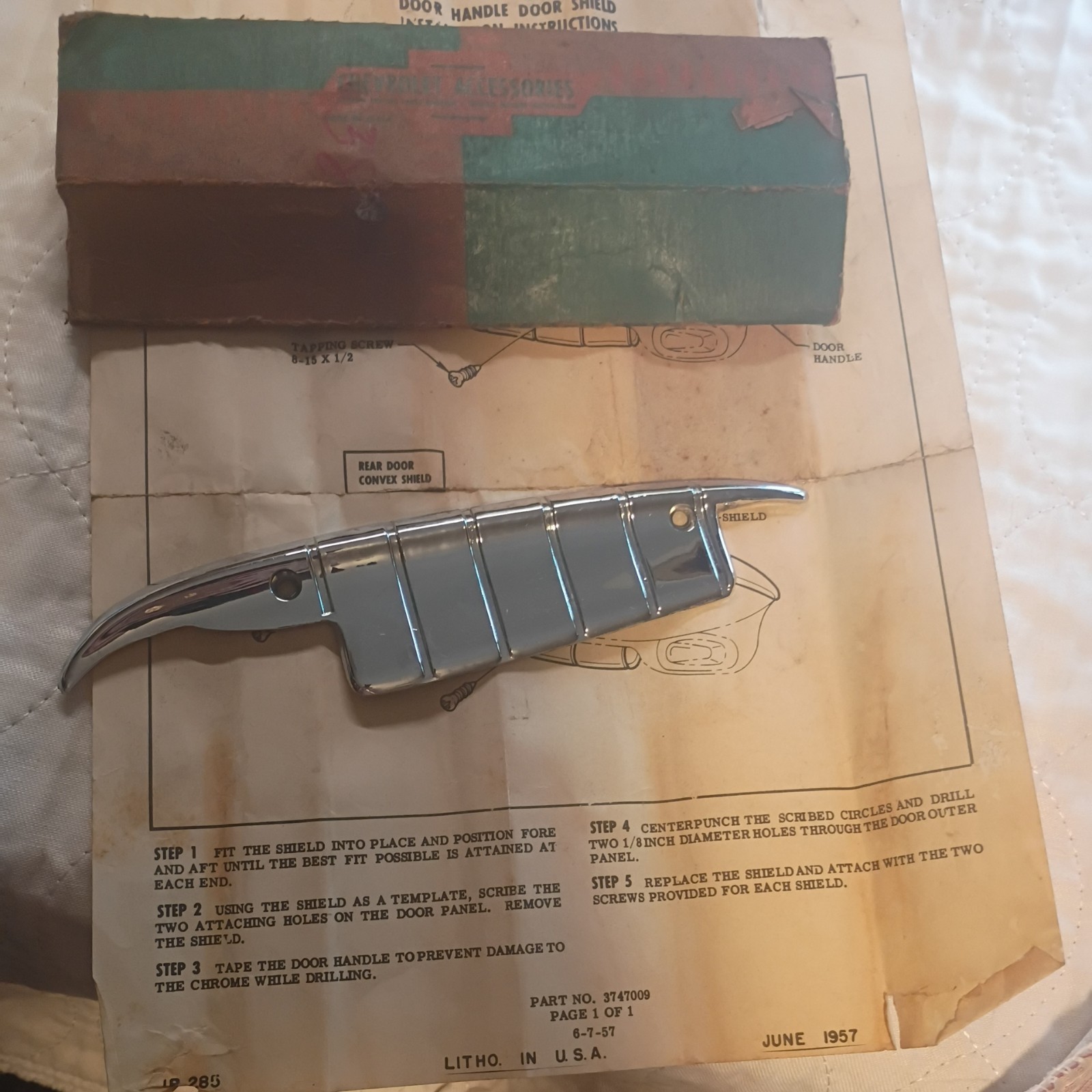 1958 CHEVROLET RIGHT REAR DOOR HANDLE SCRATCH SHIELD GUARD TRIM NOS 3746942 1958 CHEVROLET RIGHT REAR DOOR HANDLE SCRATCH SHIELD GUARD TRIM NOS 3746942
