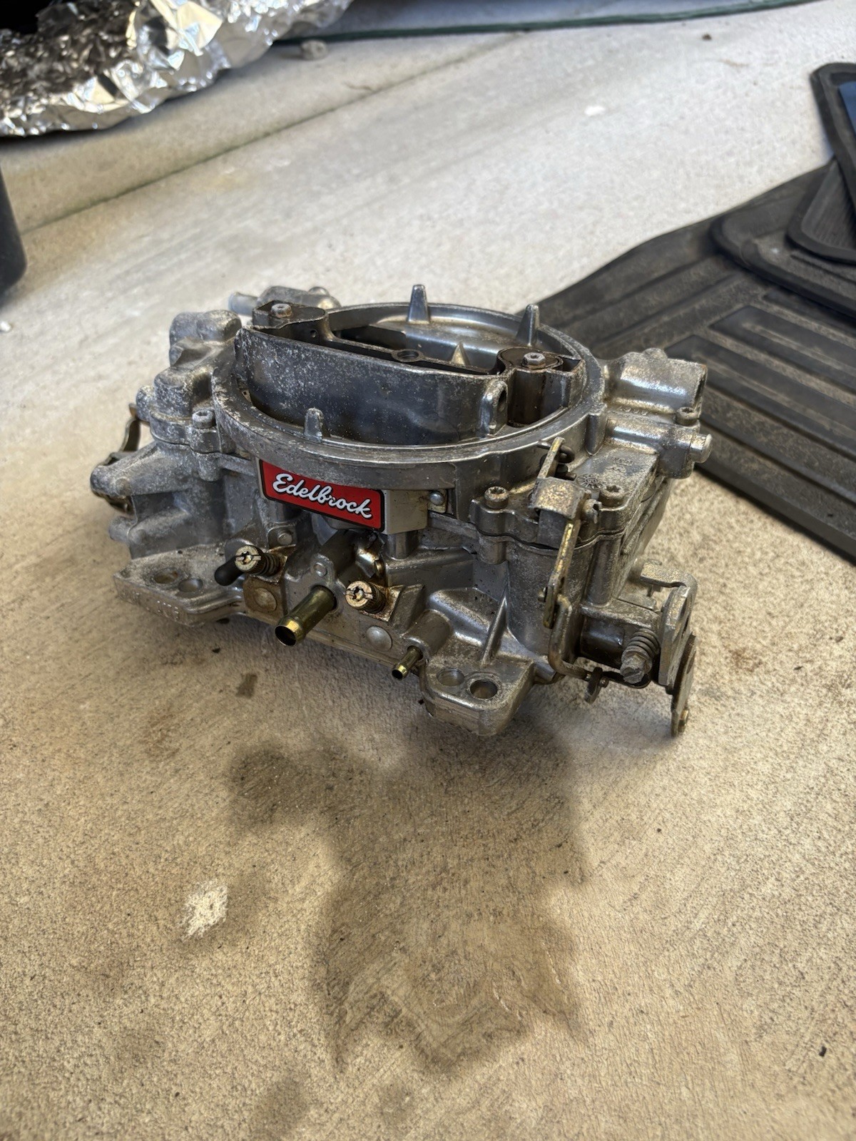 Edelbrock Performer Series carburetor Edelbrock Performer Series carburetor