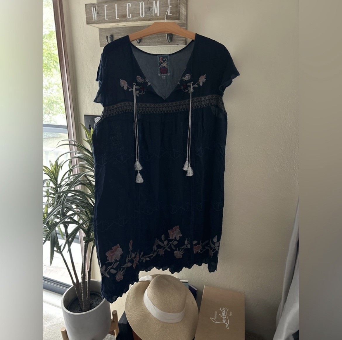 Johnny Was Dress Womens Medium Blue Linen Embroidered V-Neck Shift Tunic Boho Johnny Was Dress Womens Medium Blue Linen Embroidered V-Neck Shift Tunic Boho
