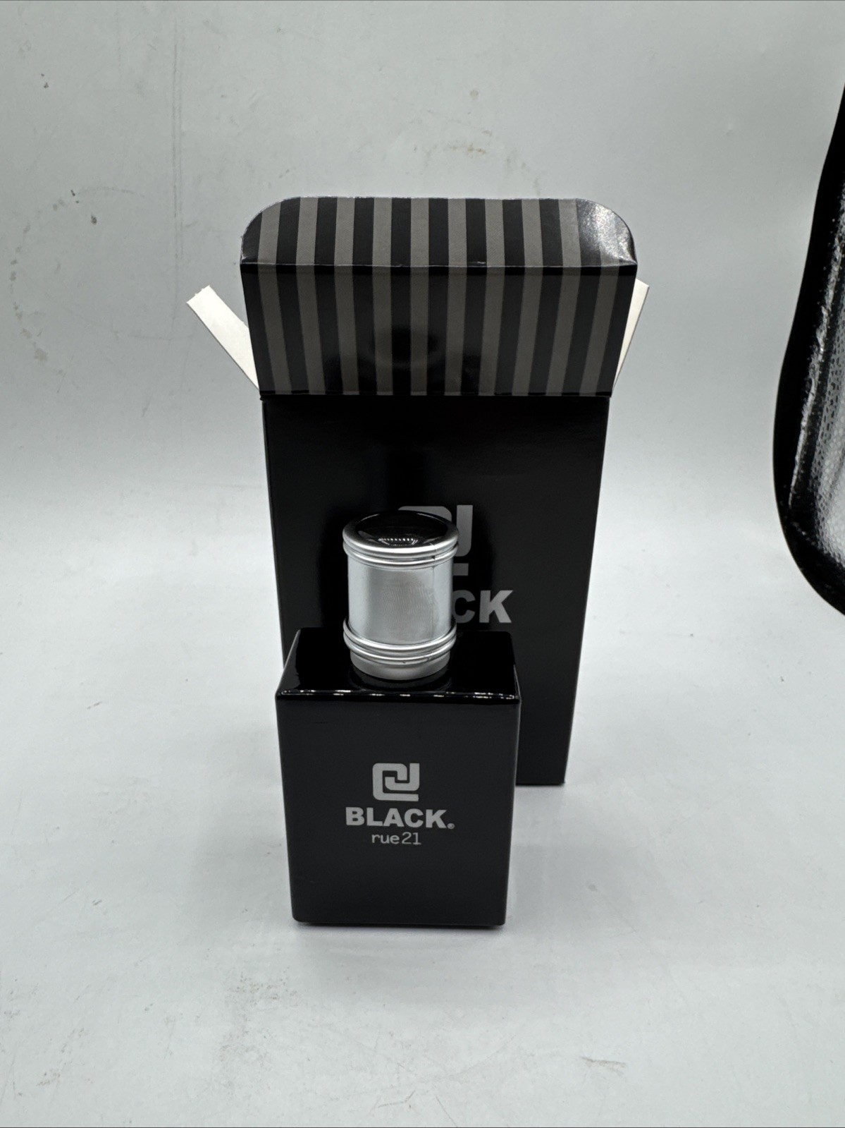 Rue 21 BLACK CARBON Cologne New In Box 1.7 Oz Rue 21 BLACK CARBON Cologne New In Box 1.7 Oz