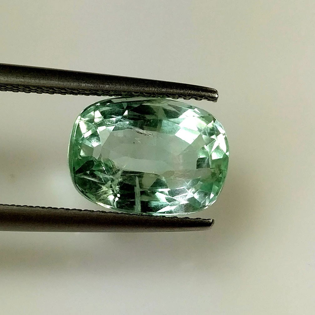 4.69ct Natural Ethiopian Emerald beautiful cushion cut top luster exclusive gem 4.69ct Natural Ethiopian Emerald beautiful cushion cut top luster exclusive gem