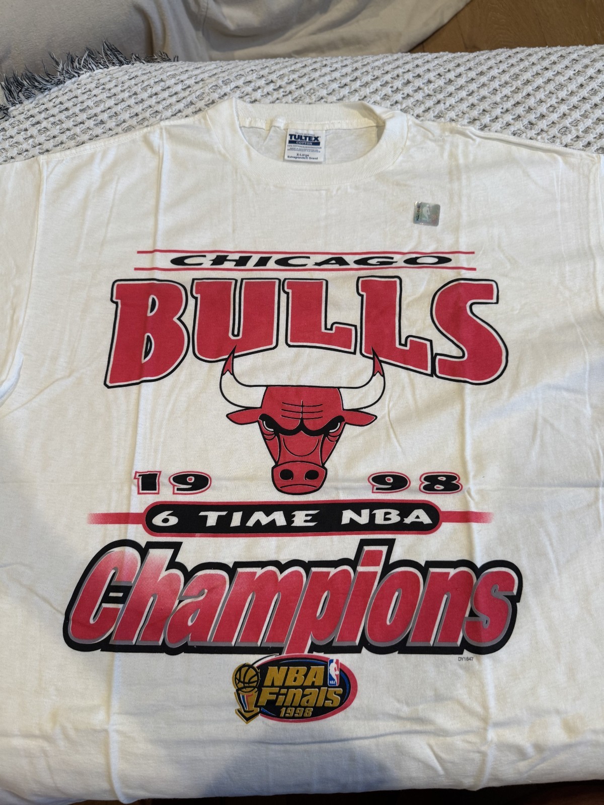 Bulls 1998 Championship T Shirt-Never Worn with hologram Vintage XL Ultra Rare Bulls 1998 Championship T Shirt-Never Worn with hologram Vintage XL Ultra Rare