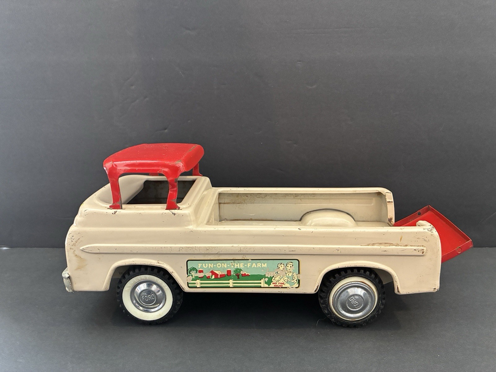 Vintage 1964-65 Nylint Fun on the Farm Ford Econoline pressed Steel Truck #7100 Vintage 1964-65 Nylint Fun on the Farm Ford Econoline pressed Steel Truck #7100