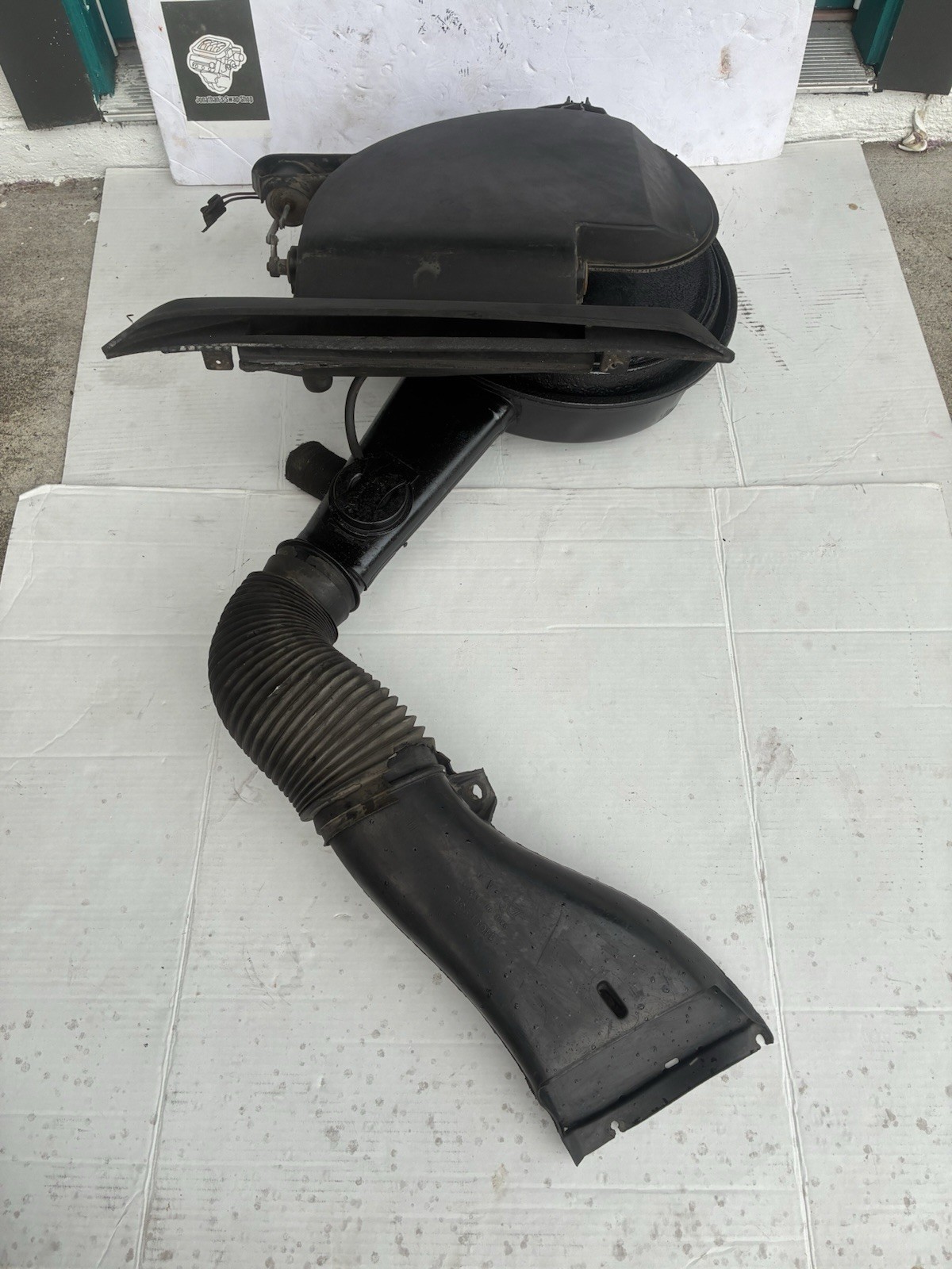 1982 1983 1984 FIREBIRD/TRANS AM Functional Bulge Cowl Air Induction System OEM 1982 1983 1984 FIREBIRD/TRANS AM Functional Bulge Cowl Air Induction System OEM