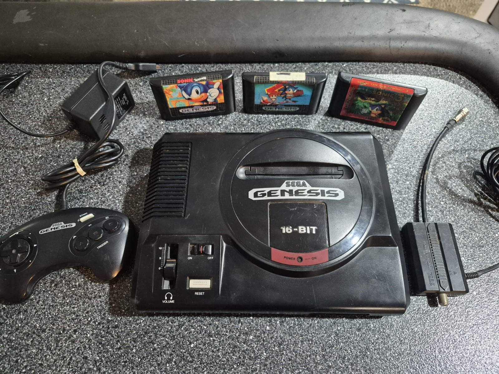 Sega Genesis Console Bundle With Sonic Trilogy 1 2 3 Games TESTED WORKING