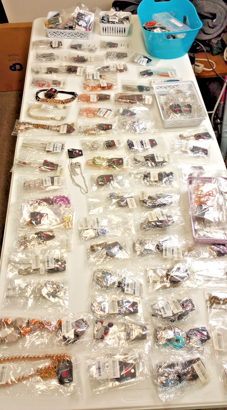 Paparazzi Jewelry 194 Pieces Mixed Lot Necklaces Bracelets Earrings NWT Paparazzi Jewelry 194 Pieces Mixed Lot Necklaces Bracelets Earrings NWT