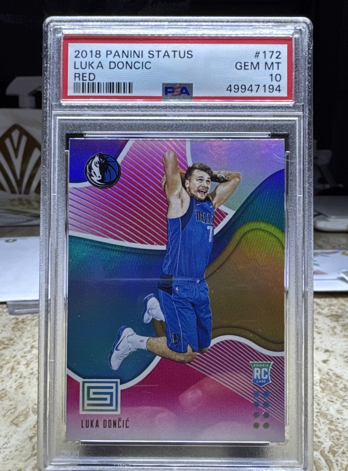 2018-19 Panini Status - Rookies 2 Luka Dončić #172 Red (RC) PSA 10