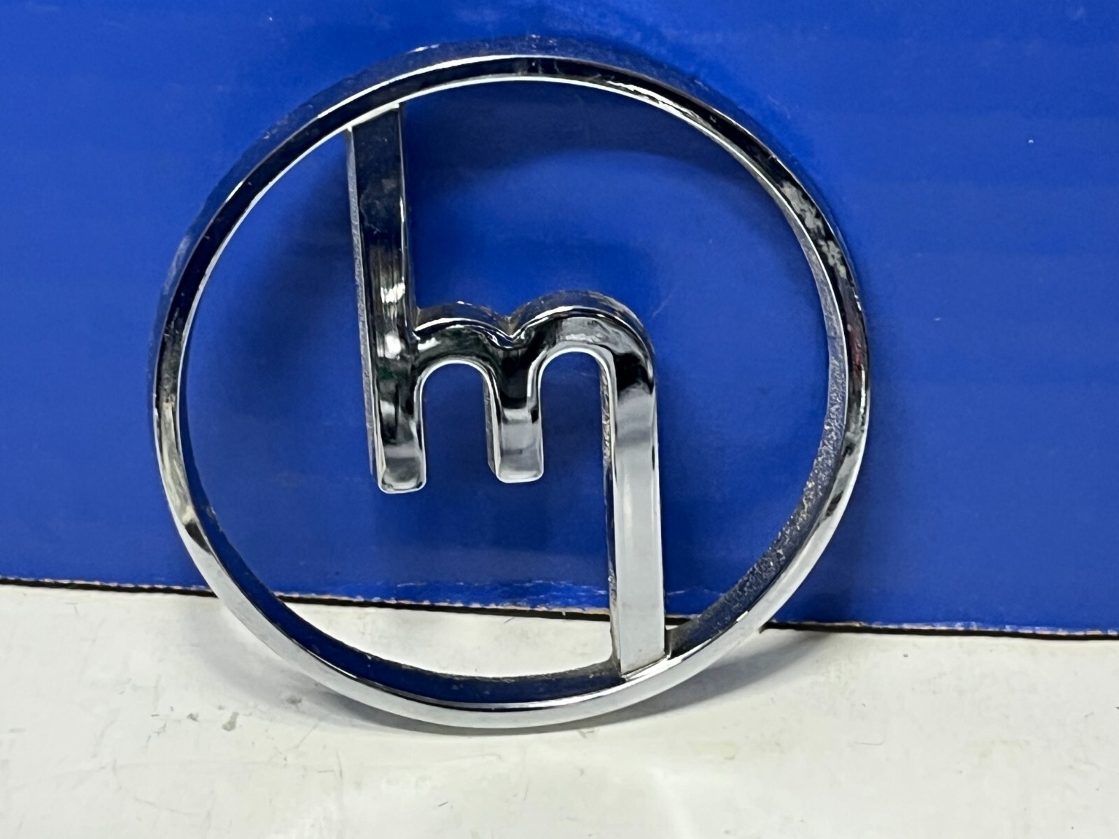 VINTAGE 1966-1975 MAZDA B1500 TRUCK FRONT END ORNAMENT EMBLEM BADGE A7 VINTAGE 1966-1975 MAZDA B1500 TRUCK FRONT END ORNAMENT EMBLEM BADGE A7