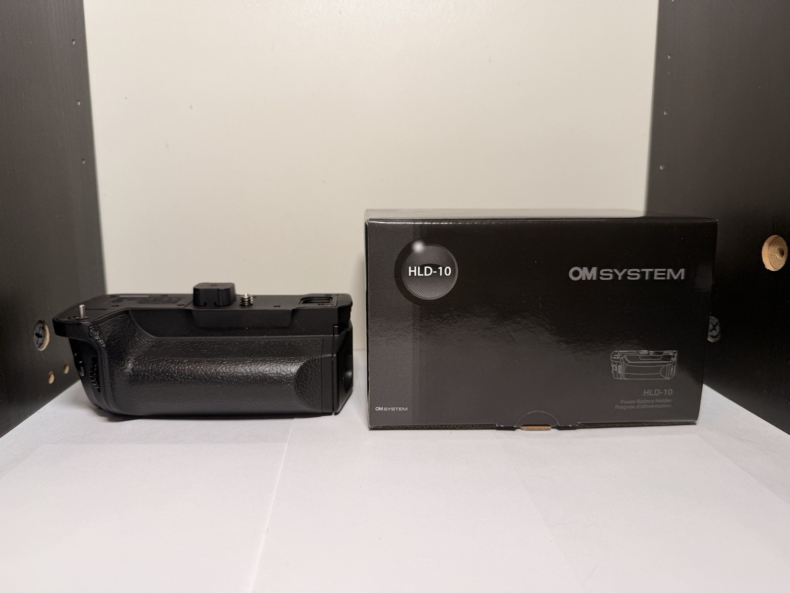 OM SYSTEM HLD-10 Power Battery Holder for OM SYSTEM OM-1 and OM-1 II OM SYSTEM HLD-10 Power Battery Holder for OM SYSTEM OM-1 and OM-1 II