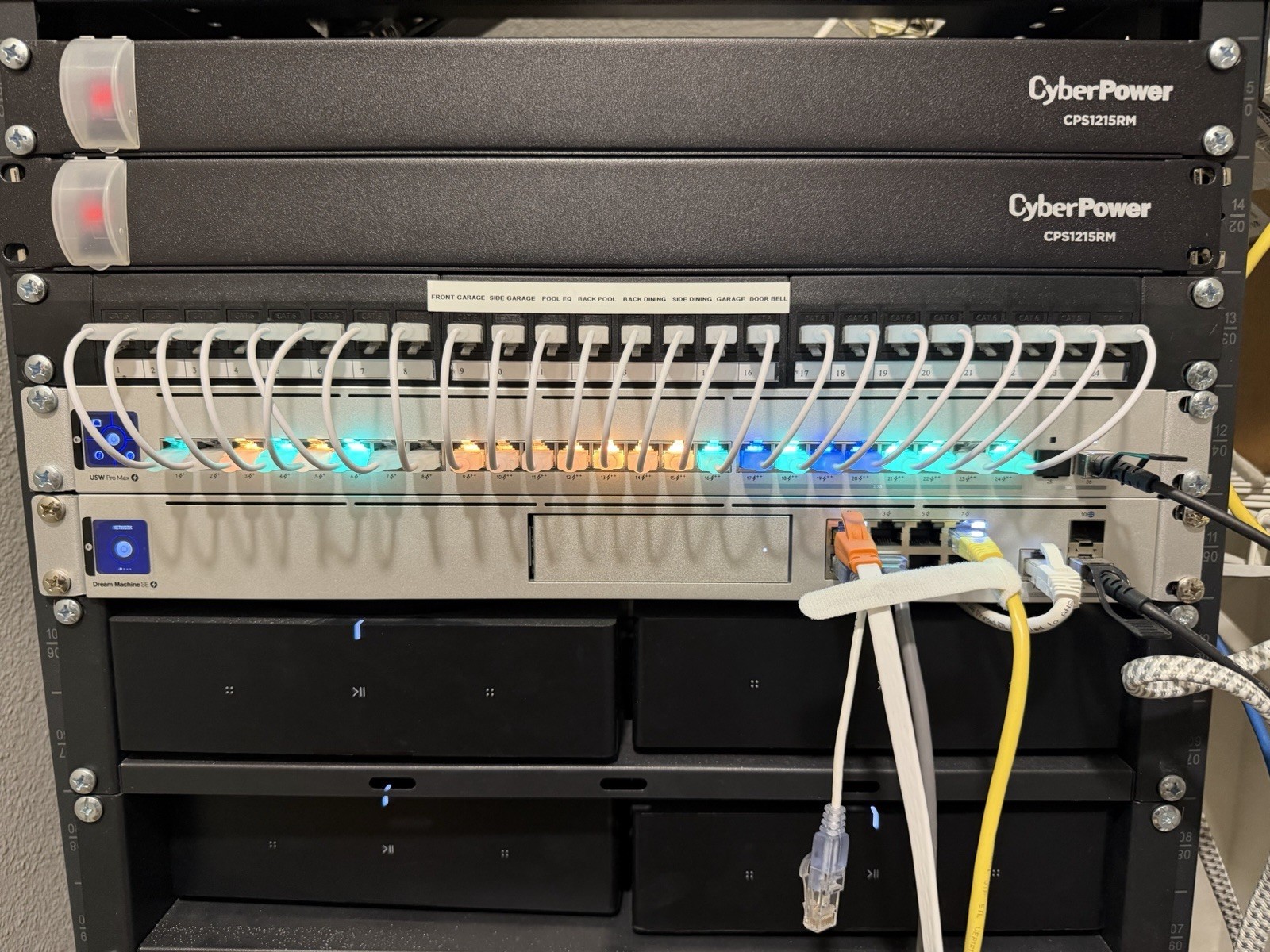 Ubiquiti Networks Pro Max 24 PoE Switch (USW-Pro-Max-24-PoE)  with DAC