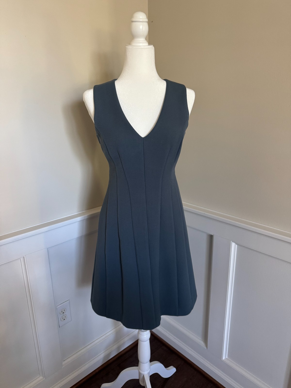 Ann Taylor Dress Size 4 Lined Ann Taylor Dress Size 4 Lined