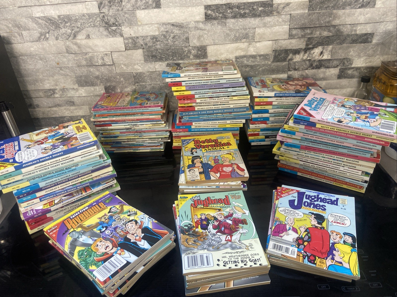 117 Archie Comics Double Digest Lot - Archie Betty & Veronica Jughead + Others