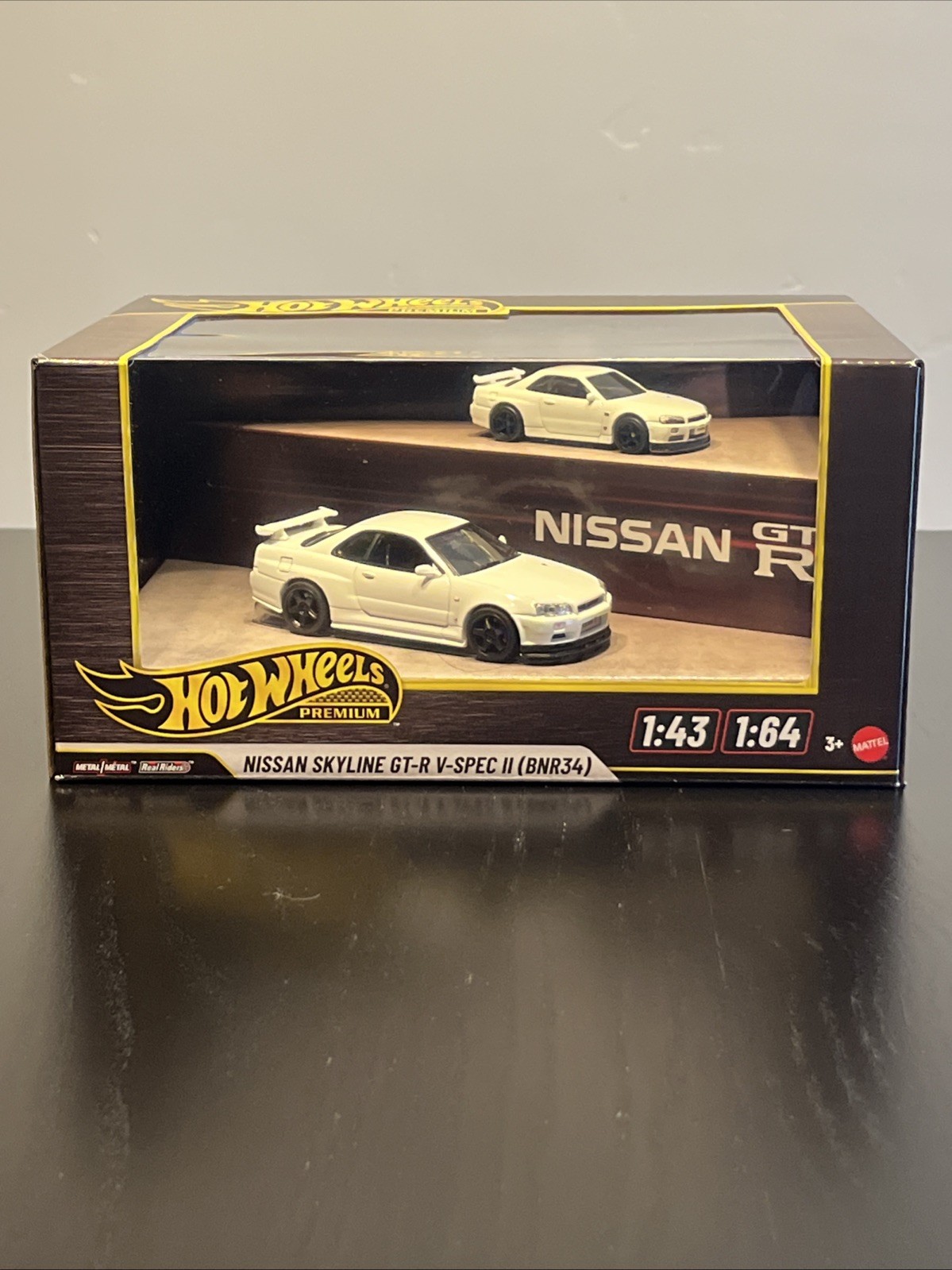 Hot Wheels Premium 1:43 & 1:64 Nissan Skyline GT-R V-Spec II BNR34 1999 White