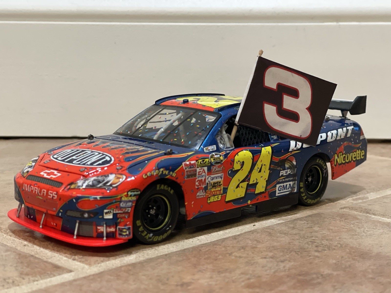 2007 Jeff Gordon 76th Phoenix Win Ties Earnhardt NASCAR Flag Display 1:24 NO CAR