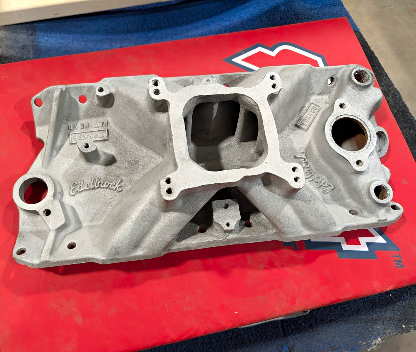 EdelBrock Torker 2725 Small Block Chevy I take Manifold Vintage