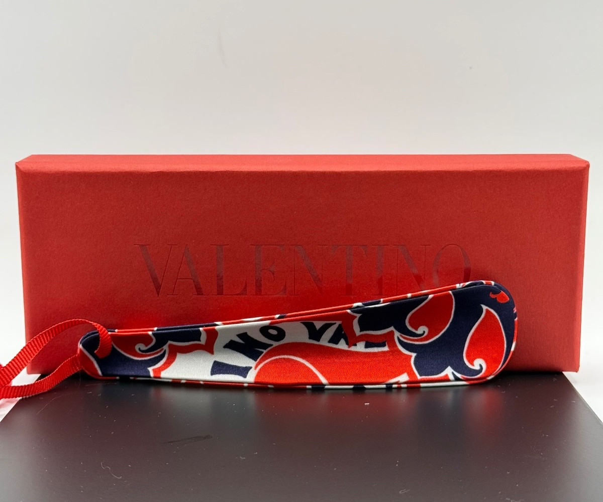 Valentino Garavani Manifesto Bandana Print Shoe Horn — Rare — New With Box