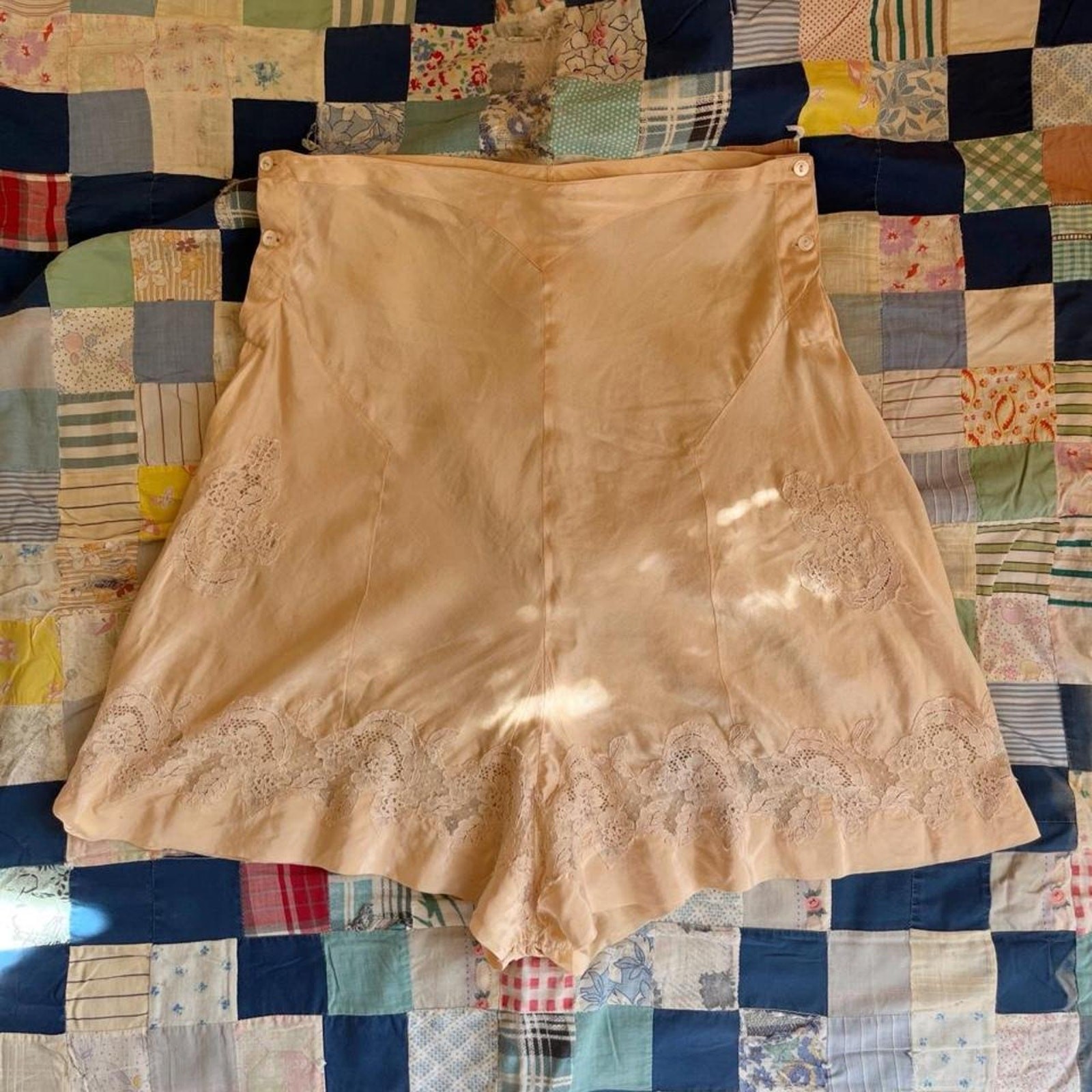 Vintage Antique 1920s 1930s Peach Silk Satin Ecru Lace Art Deco Tap Pants XS/S