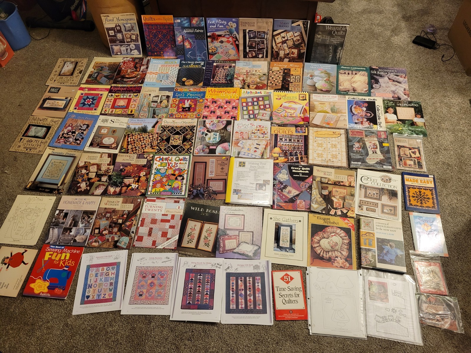 Massive Lot Of Quilts & Quilting Books And Booklets 71 Piece Lot