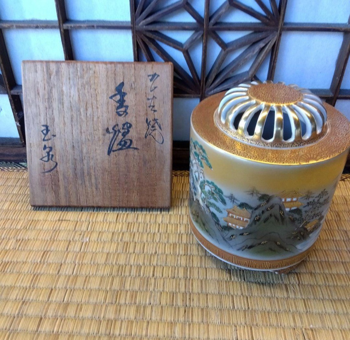 Kutani Ware Incense Burner – Landscape Design with Polychrome Enamel and Gold –