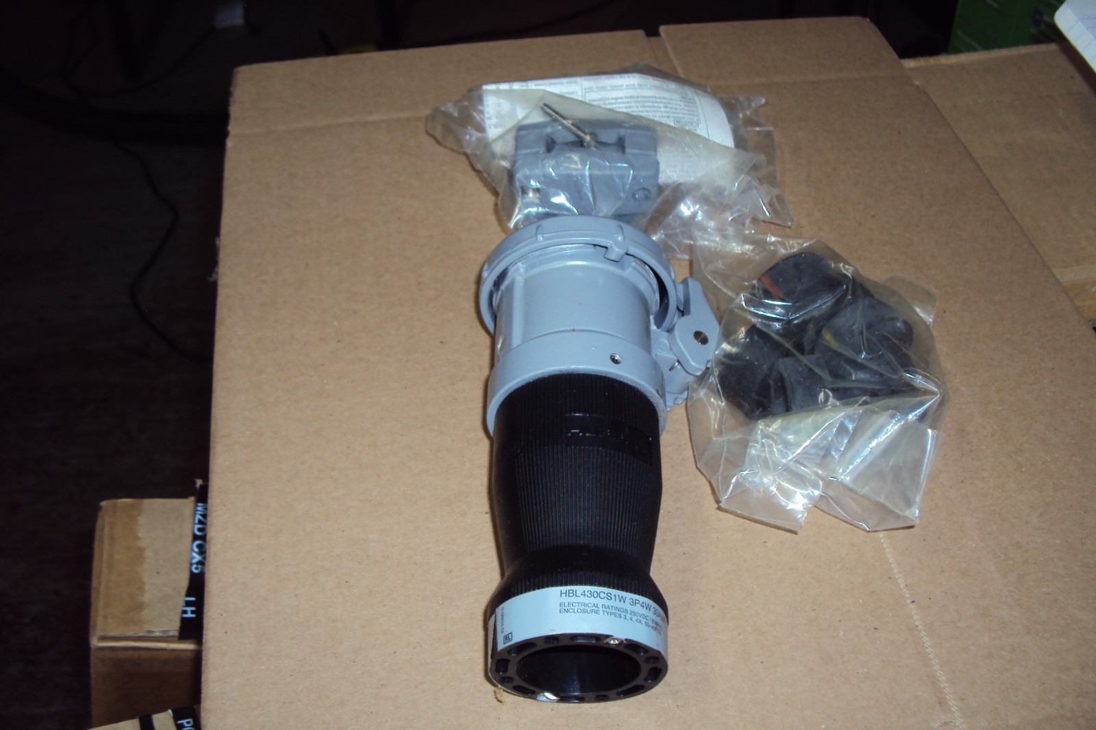 HUBBELL HBL430CS1W Watertight Pin and Sleeve Connector: 250V DC/600V AC , 30 A HUBBELL HBL430CS1W Watertight Pin and Sleeve Connector: 250V DC/600V AC , 30 A