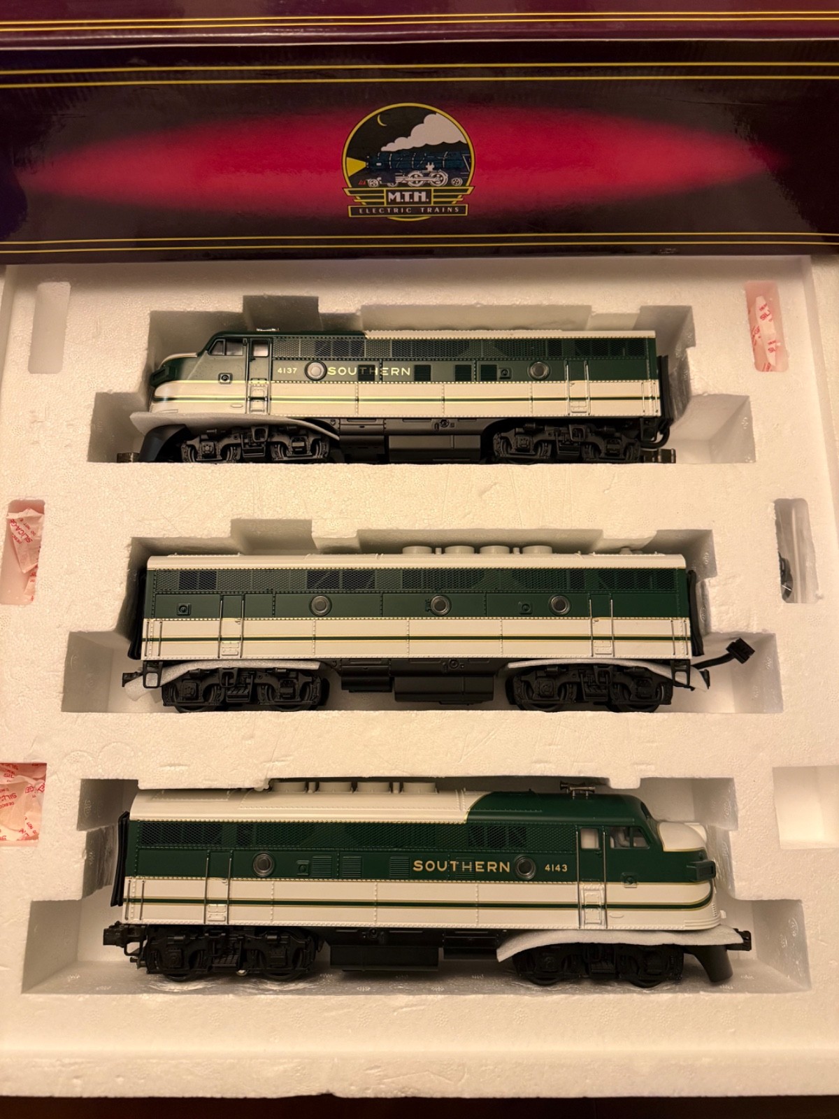 MTH Southern O Scale Premier F-3 ABA Diesel Set - With Proto 20-2177-1 MTH Southern O Scale Premier F-3 ABA Diesel Set - With Proto 20-2177-1