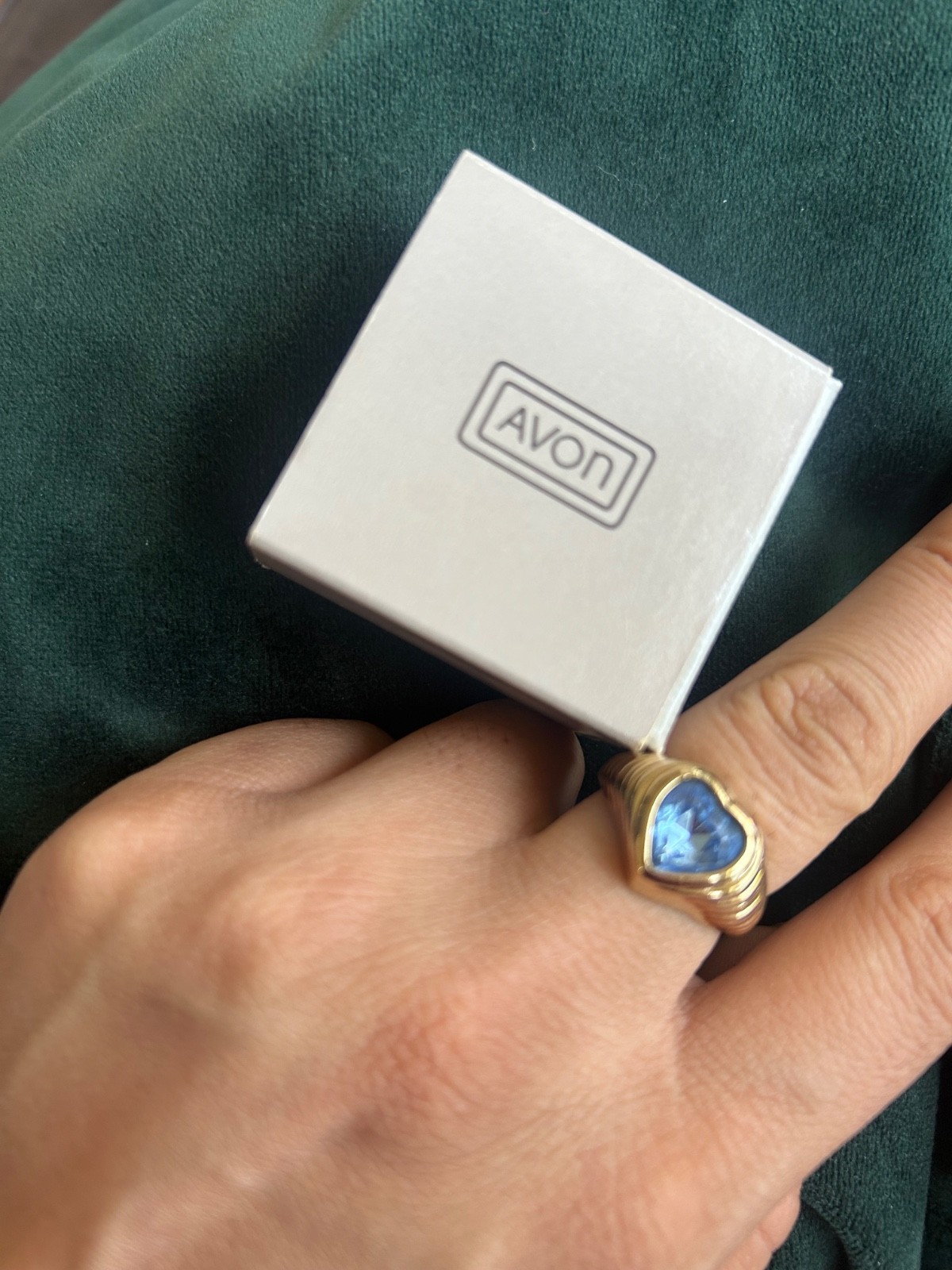 Vintage 1987 Avon Bold Sparkle Heart Stone Ring Ribbed Band Sz 9 New in box Vintage 1987 Avon Bold Sparkle Heart Stone Ring Ribbed Band Sz 9 New in box