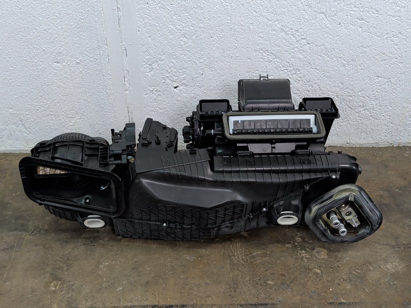 2015-2023 MERCEDES C300 W205 SEDAN HVAC HEATER BLOWER EVAPORATOR BOX HOUSING OEM