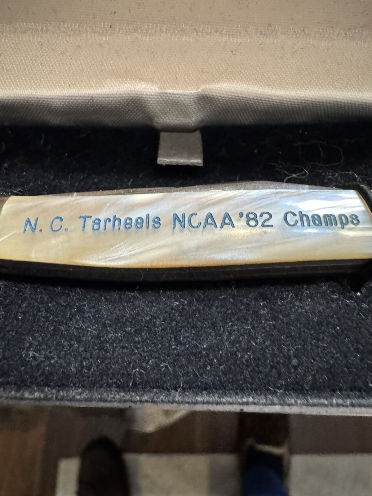 Case XX N.C. Tarheels NCAA \'82 Champs Pearl Pocketknife 92053 SS Stainless Steel