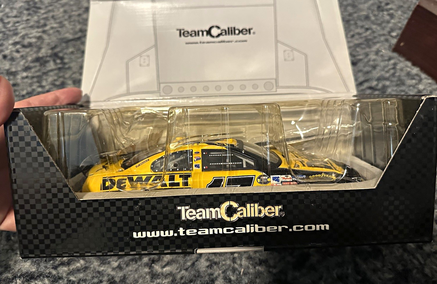 Team Caliber Owners Series 1:24 2006 Matt Kenseth #17 DeWALT Monte Carlo w/ Case
