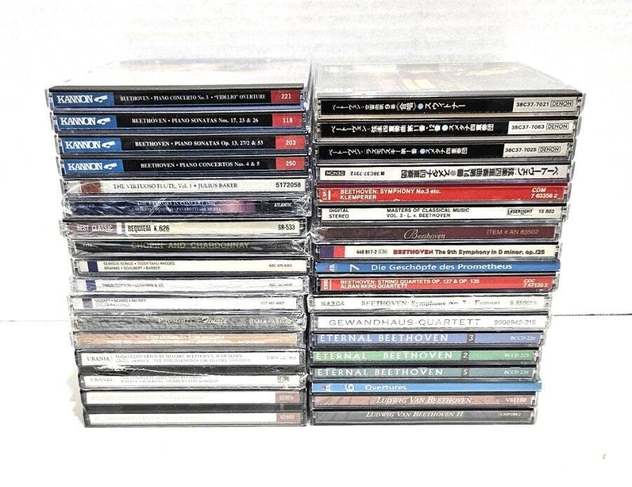 Large Lot 33 Classical CD\'s Beethoven Mozart Chopin Schubert