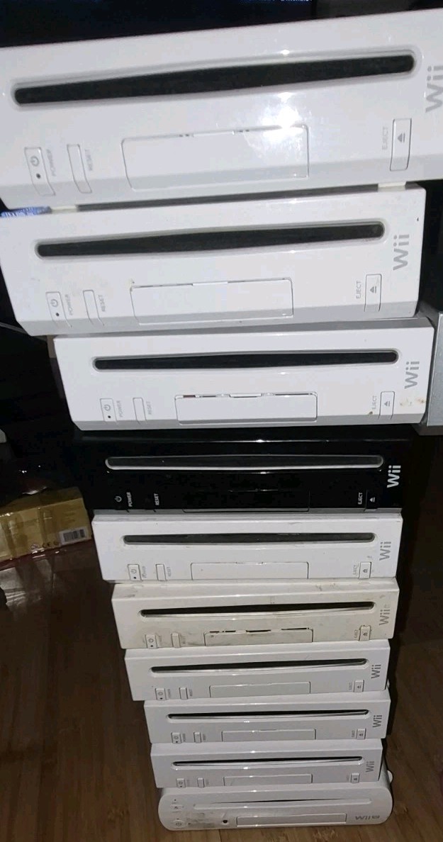 Lot of 10 Nintendo Wii Consoles For Repair Or Parts An Controllers B4 Lot of 10 Nintendo Wii Consoles For Repair Or Parts An Controllers B4