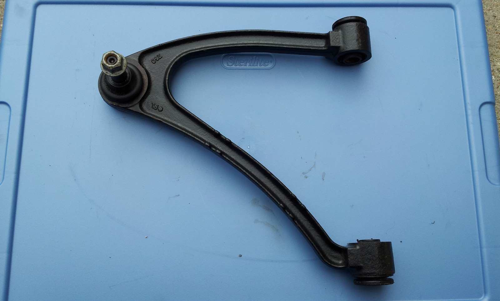 1998 1999 2000 01 2003 JAGUAR XJ8 VANDEN PLAS RIGHT FRONT UPPER ARM BALL JOINT 1998 1999 2000 01 2003 JAGUAR XJ8 VANDEN PLAS RIGHT FRONT UPPER ARM BALL JOINT