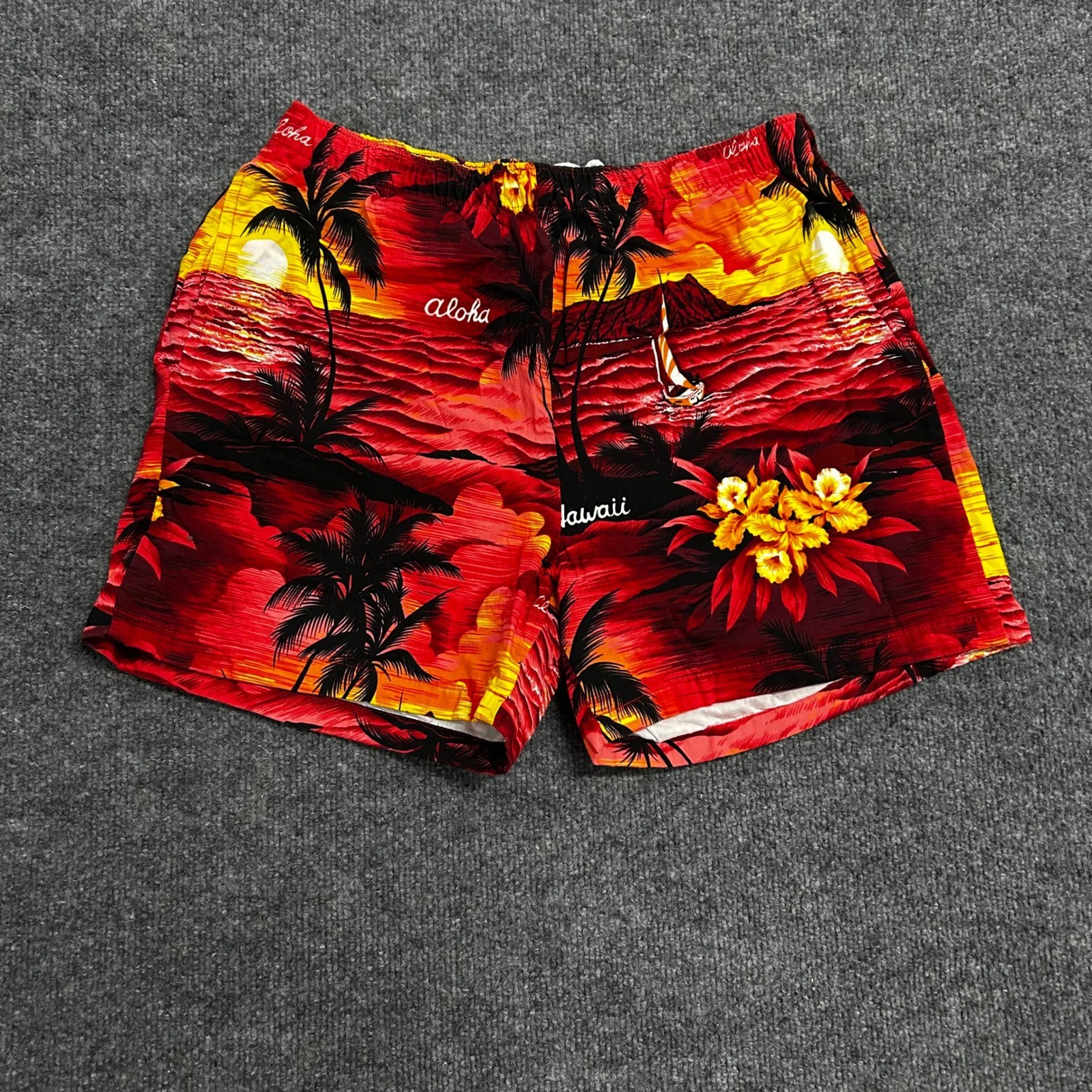 Royal Creations Hawaii Shorts Mens Size M Red Tropical Sunset Palm Tree Beach Royal Creations Hawaii Shorts Mens Size M Red Tropical Sunset Palm Tree Beach
