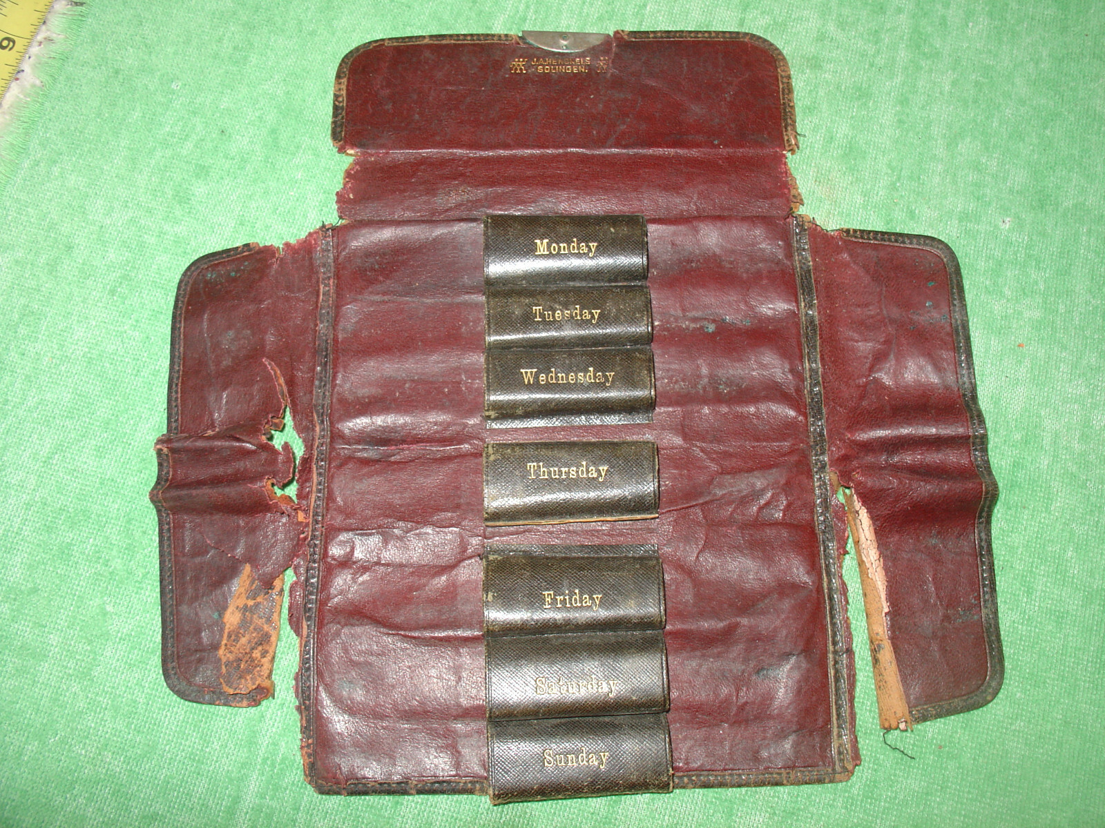ANTIQUE A.J. HENCKELS STRAIGHT RAZOR 7 DAY LEATHER POUCH SOLINGEN GERMANY ANTIQUE A.J. HENCKELS STRAIGHT RAZOR 7 DAY LEATHER POUCH SOLINGEN GERMANY