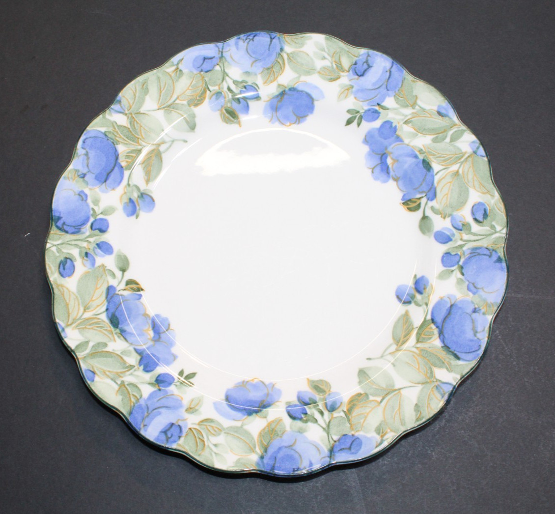 Nikko Japan Flirtatious 10 3/4 inch Dinner Plate Scallop Blue Floral VGC HTF