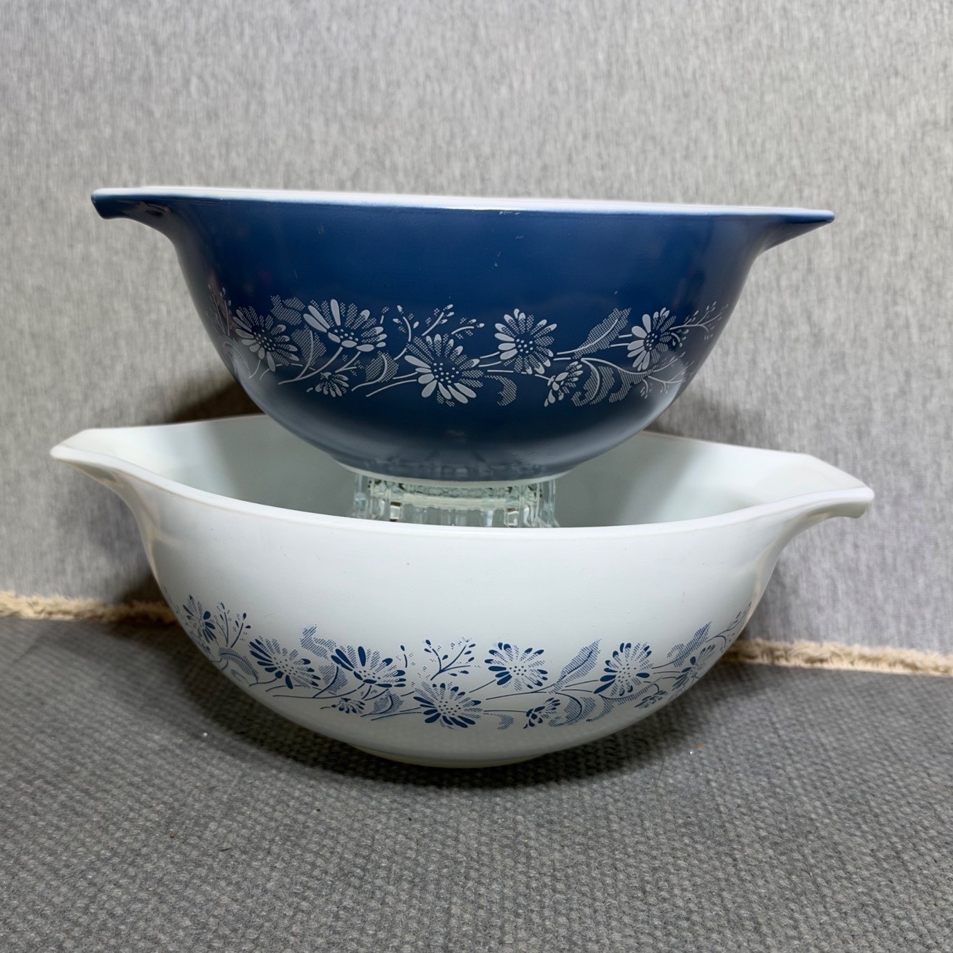 VTG PYREX Colonial Mist Cinderella Mixing Nesting Bowl Set 442 443 Blue White