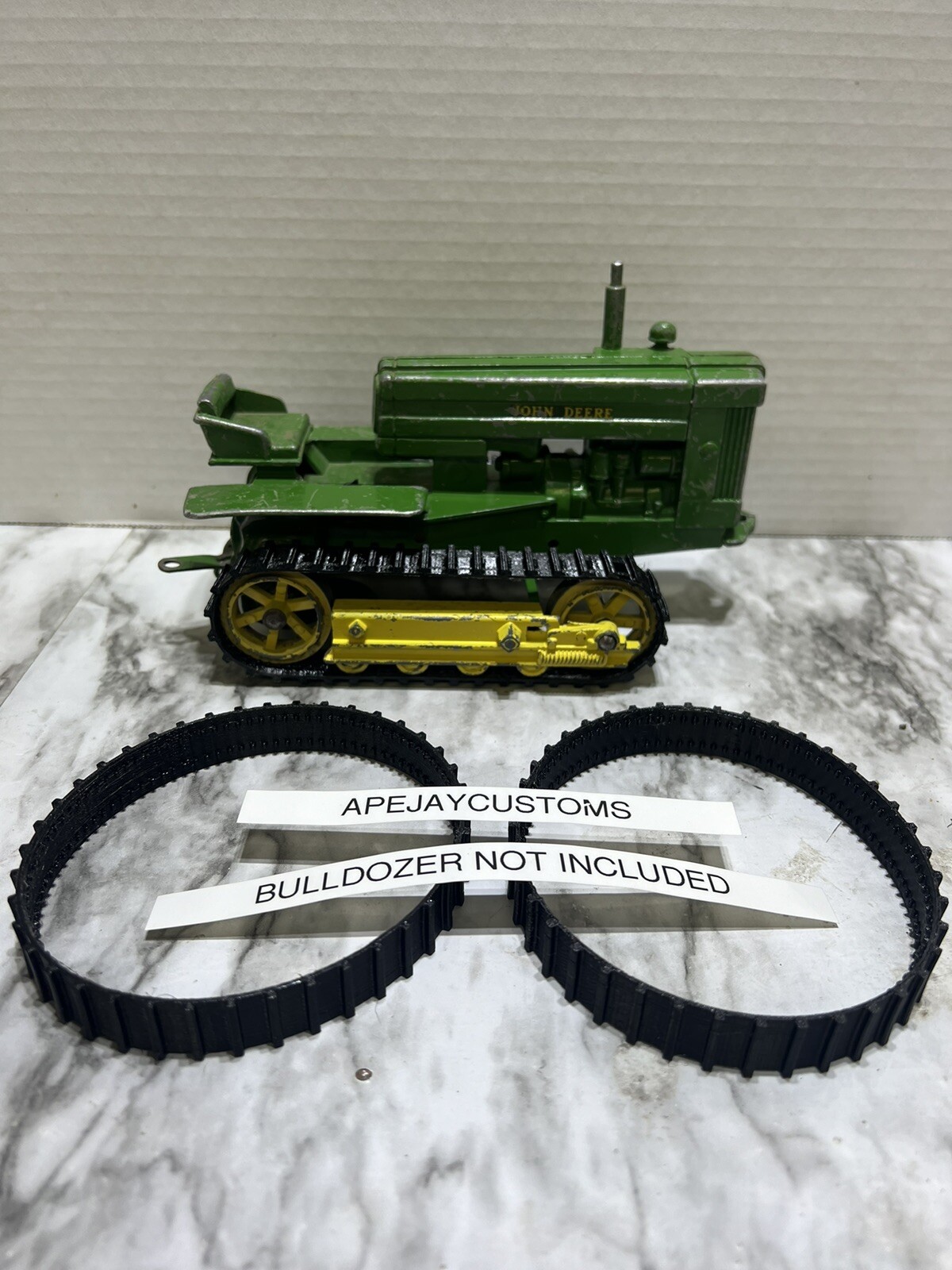 1 pair of new tracks ERTL ESKA John Deere 40 420 Bull Dozer / crawler, 1/16 1 pair of new tracks ERTL ESKA John Deere 40 420 Bull Dozer / crawler, 1/16