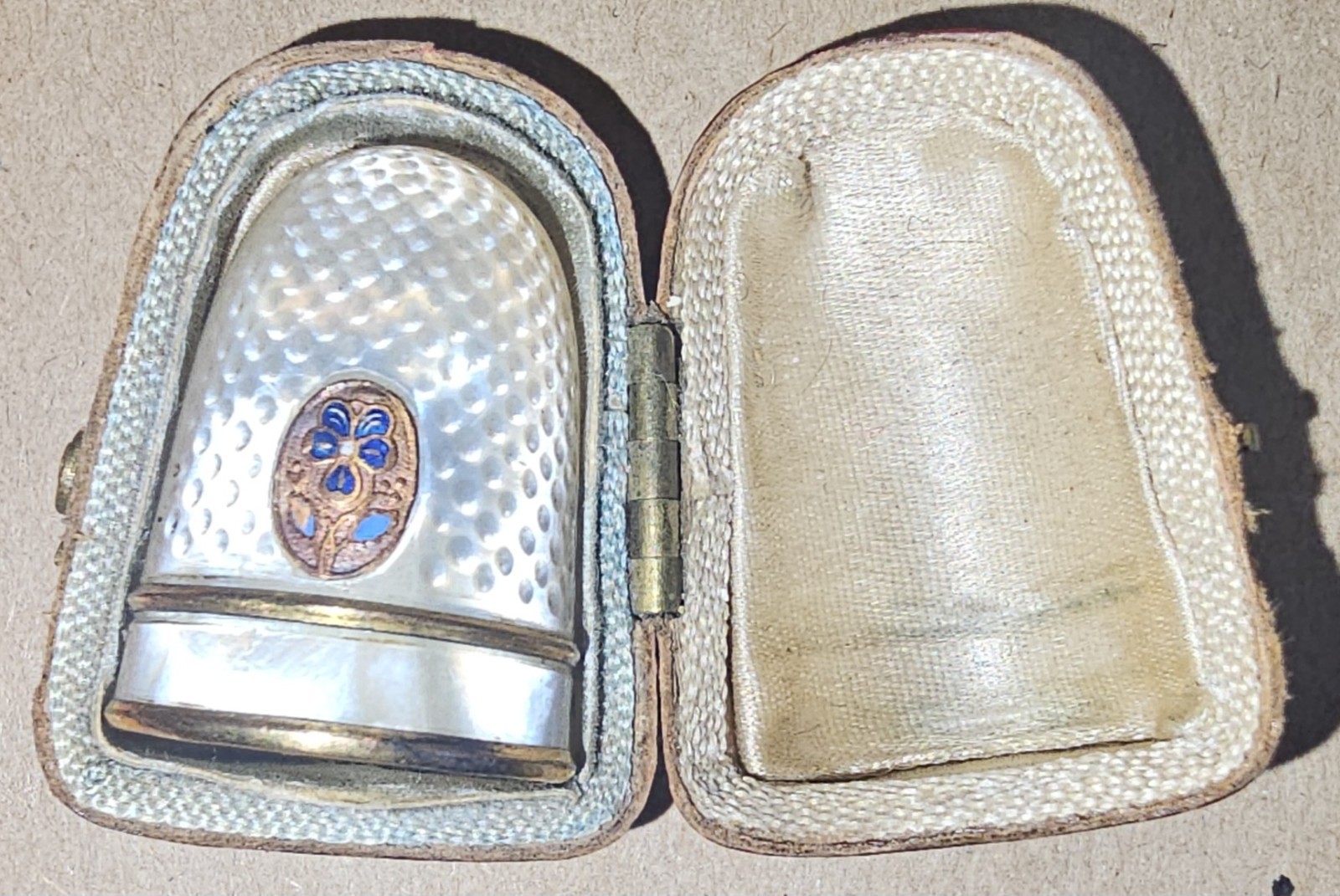 Antique c1820 French Palais Royal Mother of Pearl Enamel Pansy Thimble Cased