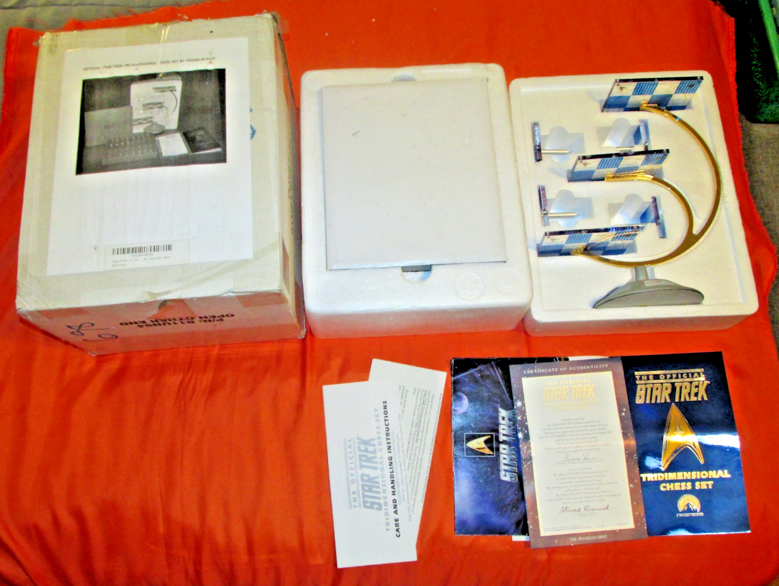 Official Franklin Mint 1994 STAR TREK Tridimensional 3D Chess Set Complete box