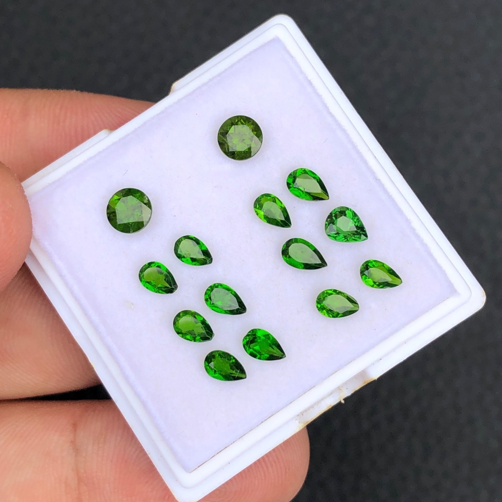 4.20 Ct Natural Tsvorite Garnet Set From Tanzania Vivid Green Gems For Jewelry 4.20 Ct Natural Tsvorite Garnet Set From Tanzania Vivid Green Gems For Jewelry