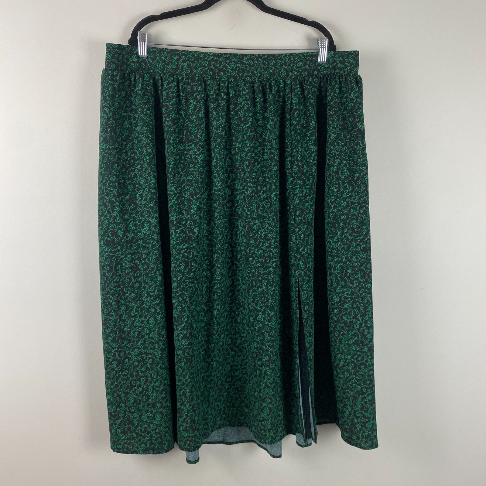 Torrid Tea Length Vacation Silk Slit A-Line Skirt Size 3X Green Leopard Print
