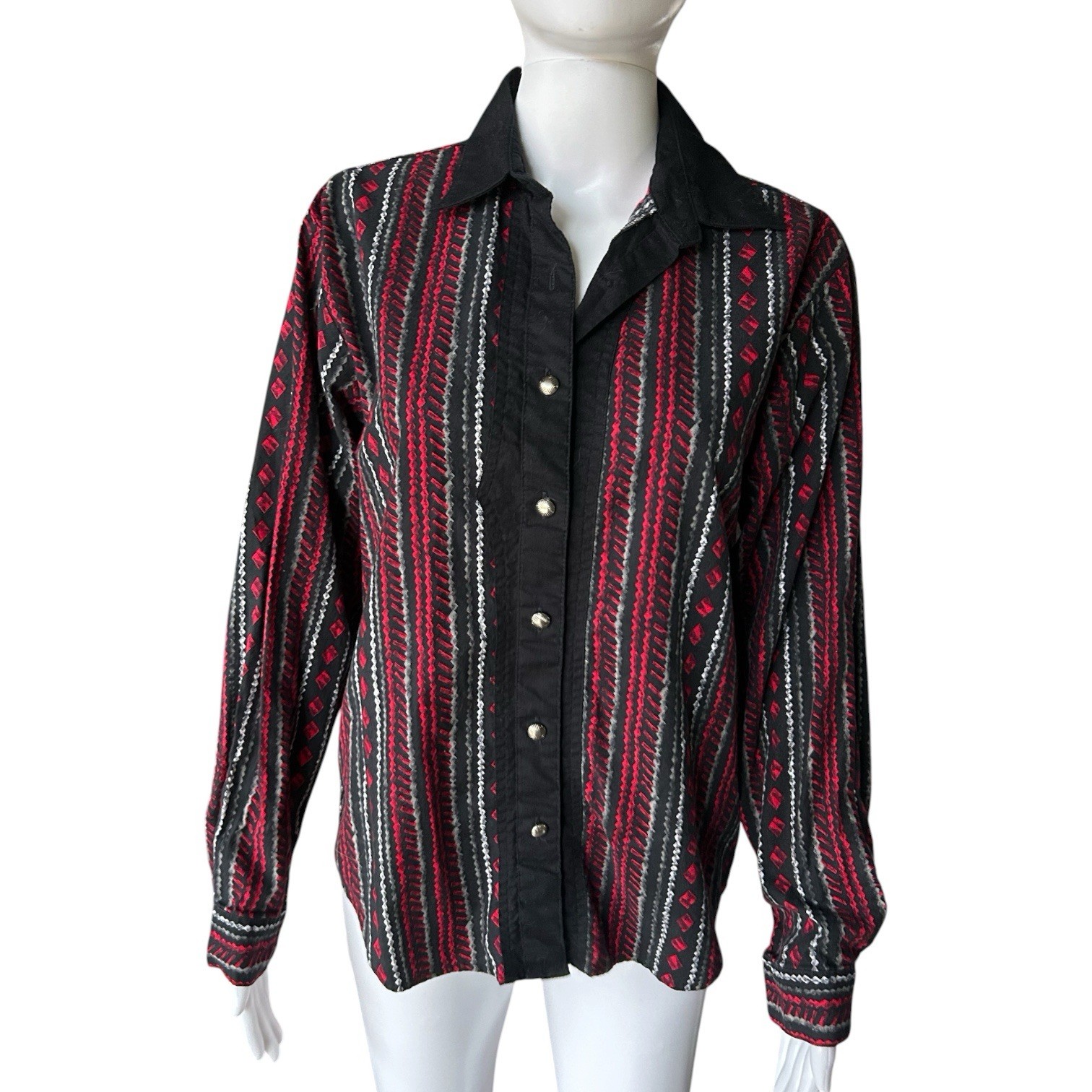 Vintage Wrangler Womens Western Shirt M Red Black Southwestern Pearl Snap Cotton